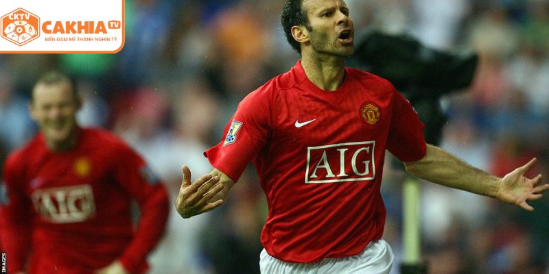 Giggs sở hữu lối đá bóng mạnh mẽ